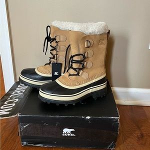 NWT Women’s Sorel Caribou boots
